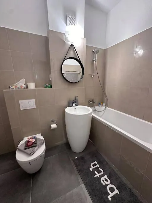 Apartment Cozy 1 Bedroom Apartment! Bucharest