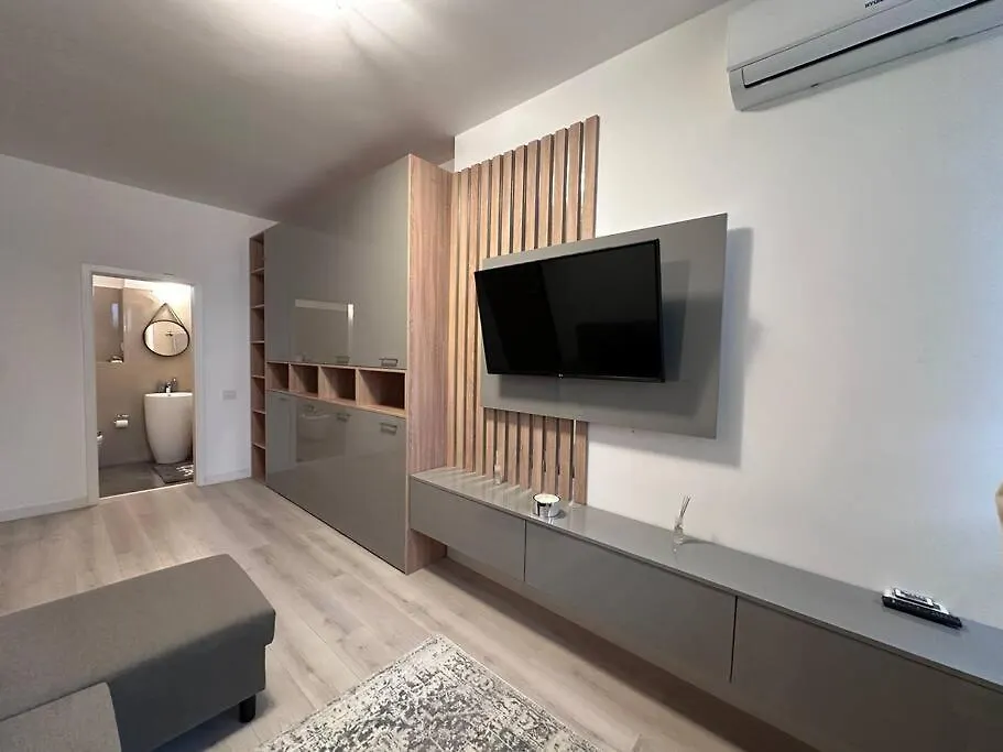 Apartment Cozy 1 Bedroom Apartment! Bucharest